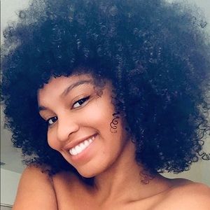 Meet your Posher, Alexis